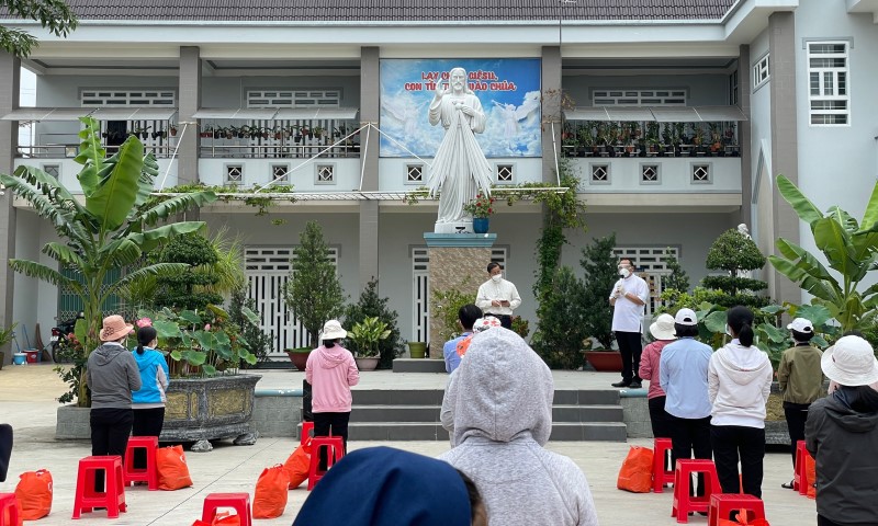 Nhà thờ giáo xứ Thánh Giuse (TP. Mới Bình Dương) là nơi nhóm thiện nguyện lên đường hỗ chống dịch Covid-19 tại thị xã Tân Uyên. Ảnh: CTV