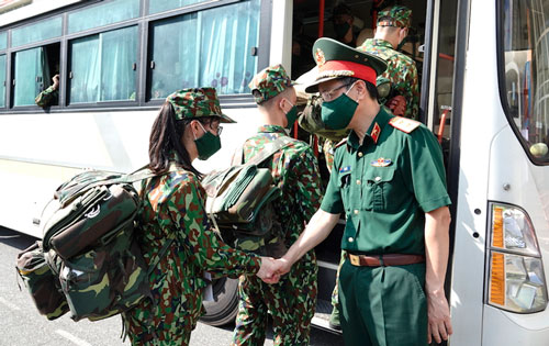 Học viện Quân y tiễn đoàn công tác lên đường vào miền Nam phòng, chống dịch. Ảnh: Trần Mạnh