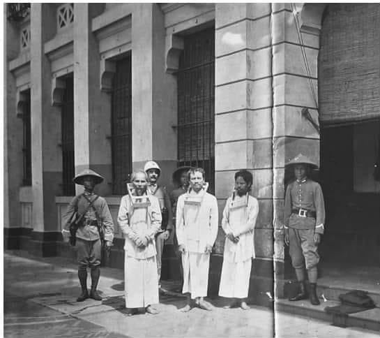 Ba linh mục Phêrô Nguyễn Văn Tường (Quản lý Tòa Giám mục), Phêrô Đậu Quang Lĩnh (Thư ký Tòa Giám mục) và Gioan Baotixita Nguyễn Thần Đồng (Quản xứ Chính tòa) của giáo phận Vinh bị chính quyền thuộc địa kết án 9 năm tù giam và lao động khổ sai tại Côn Đảo vào ngày 18/10/1909. 