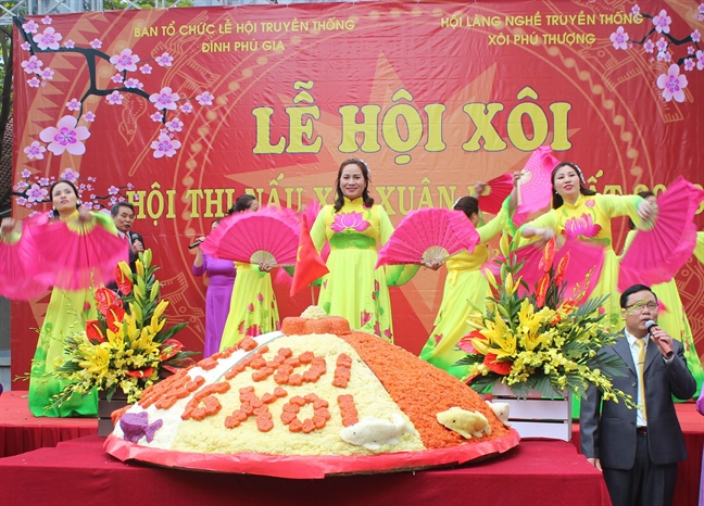 Cũng không rõ từ bao giờ, người làng Gạ đã tổ chức cuộc thi nấu xôi. Ảnh: Uông Thượng
