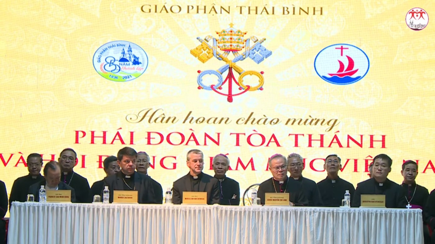 Hội đồng Giám mục chào mừng phái đoàn Toà Thánh và khai mạc Hội nghị thường niên kỳ I/2022. Ảnh: CTV 