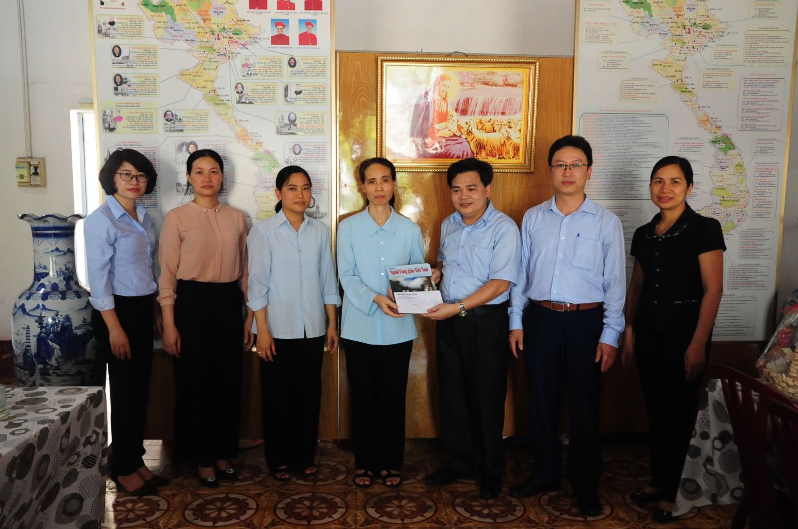 Báo người Công giáo Việt Nam thăm Dòng Mến Thánh giá Phát Diệm. Ảnh: Phạm Cường