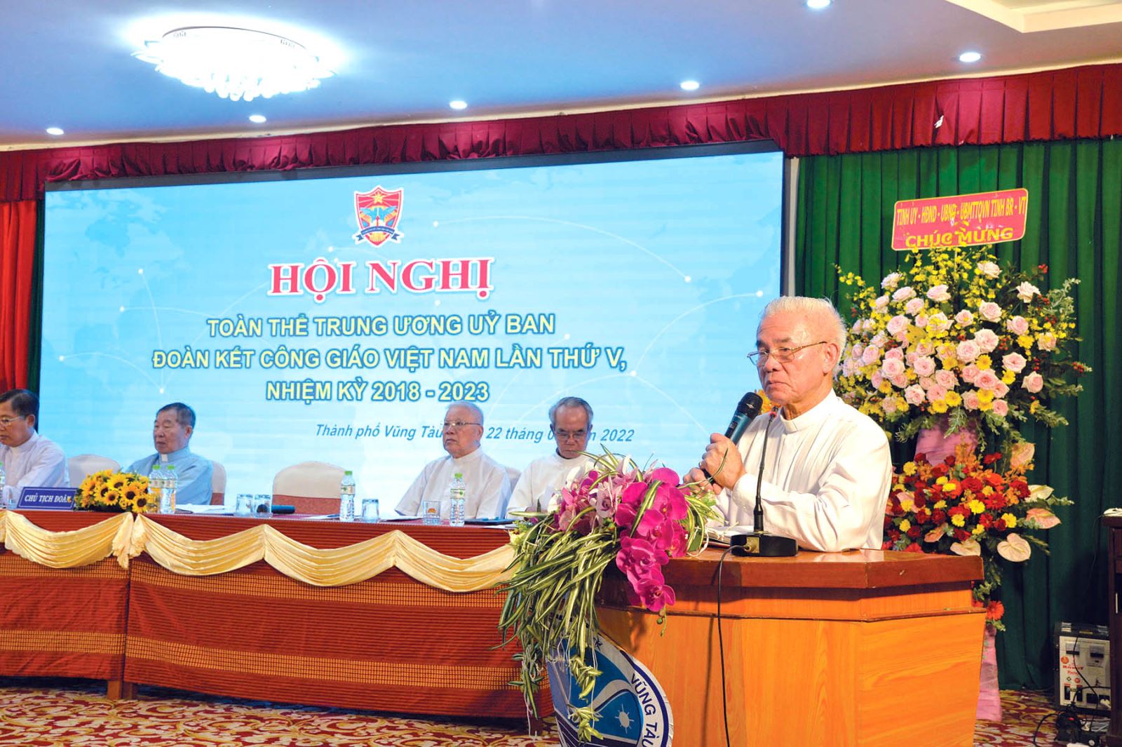 Linh mục Giuse Trần Xuân Mạnh, Chủ tịch Trung ương Uỷ ban Đoàn kết Công giáo Việt Nam phát biểu tại Hội nghị