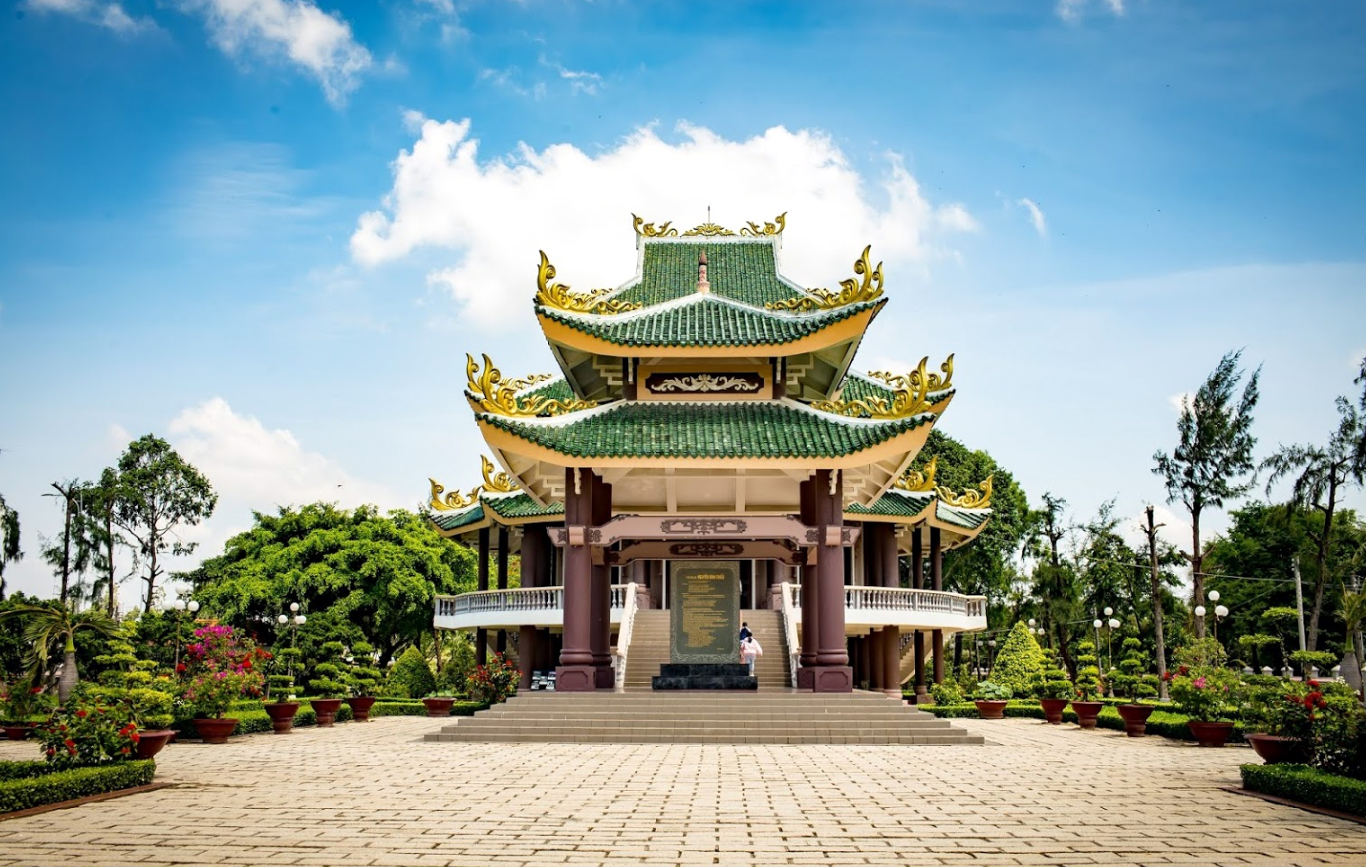 Khu di tích lăng mộ Nguyễn Đình Chiểu tọa lạc tại xã An Đức, huyện Ba Tri, tỉnh Bến Tre.