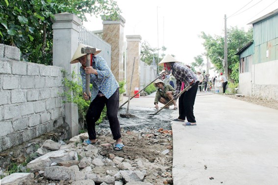  Bà con giáo dân Hộ Độ tích cực chỉnh trang xây dựng xóm làng, quê hương.