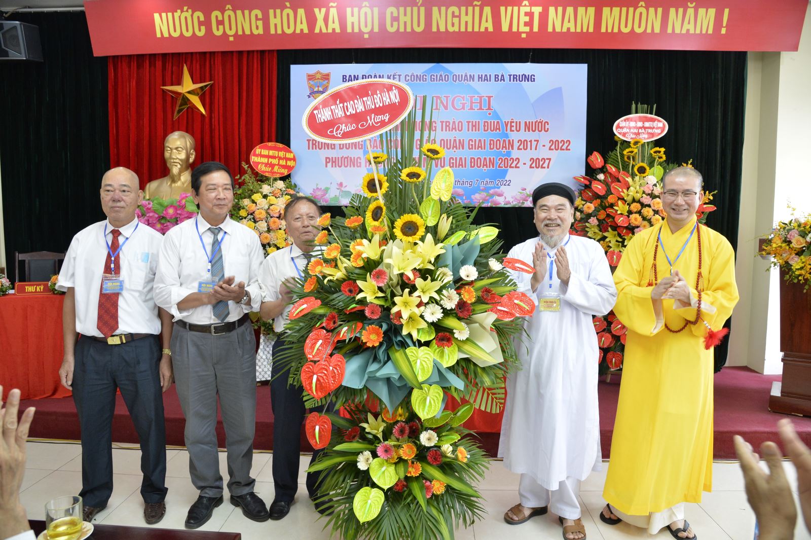 Các tôn giáo bạn chúc mừng Hội nghị