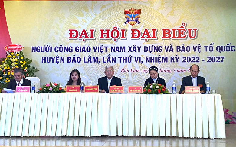 Đoàn chủ tịch điều hành đại hội