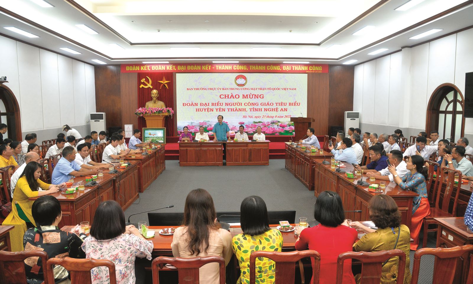 Phó Chủ tịch UBTƯ MTTQ Việt Nam Ngô Sách Thực phát biểu tại buổi gặp mặt. Ảnh: Phạm Cường 
