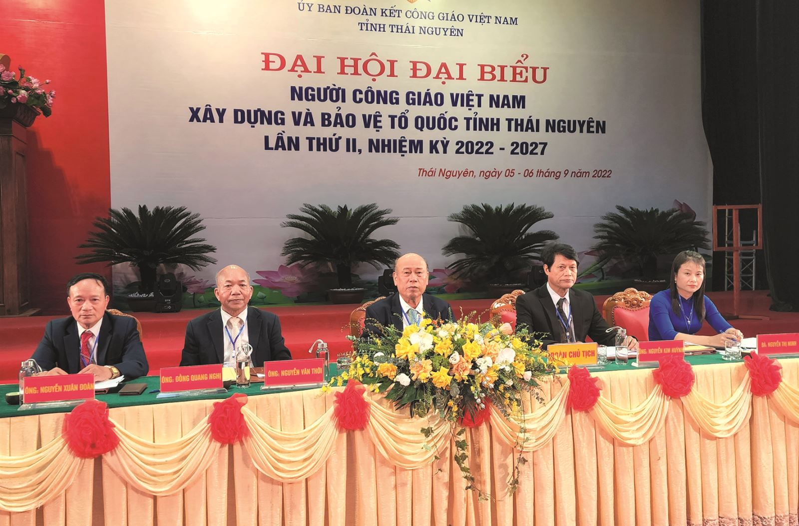 Đoàn Chủ tịch Đại hội.