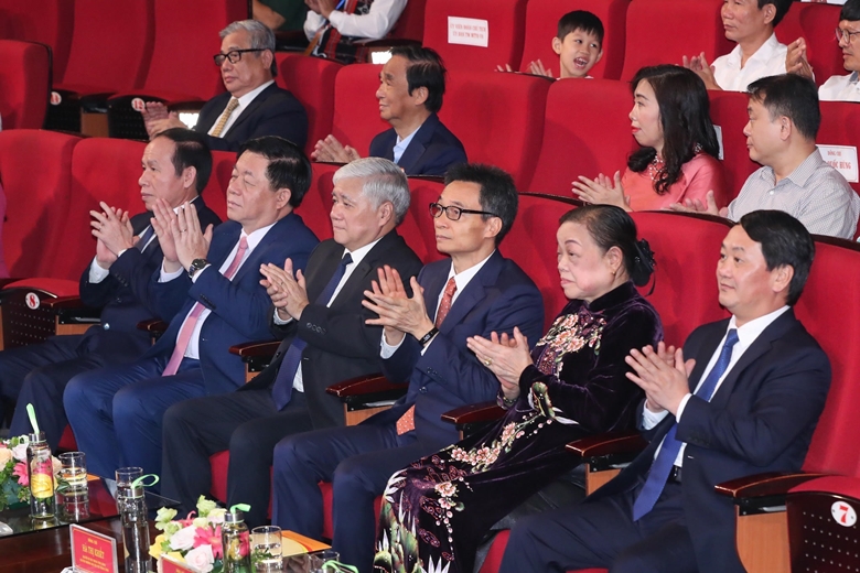  Các đại biểu tham dự buổi lễ.