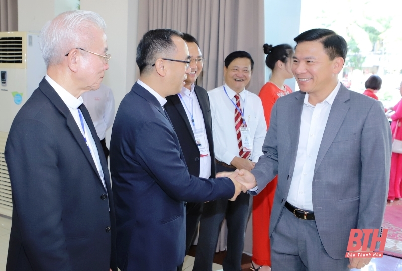 Bí thư Tỉnh ủy Đỗ Trọng Hưng cùng các đại biểu dự Hội nghị biểu dương người tốt, việc tốt trong đồng bào Công giáo tỉnh Thanh Hóa lần thứ V, giai đoạn 2020-2022.