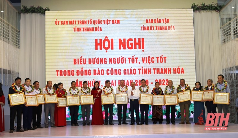 Các điển hình tiên tiến có thành tích xuất sắc trong tham gia các phong trào thi đua yêu nước, sống tốt đời, đẹp đạo, giai đoạn 2020-2022 được nhận Bằng khen của UBND tỉnh Thanh Hóa.