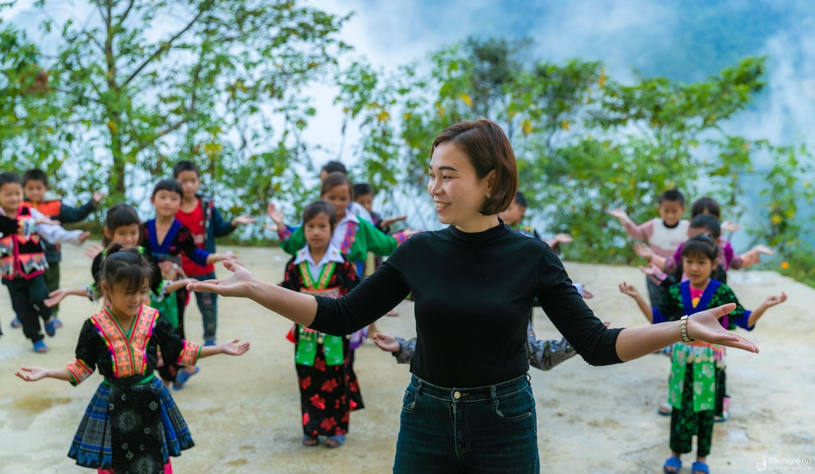 Mùa mưa, Huổi Cọ chìm trong sương mù lạnh buốt, suốt tháng không thấy mặt trời.