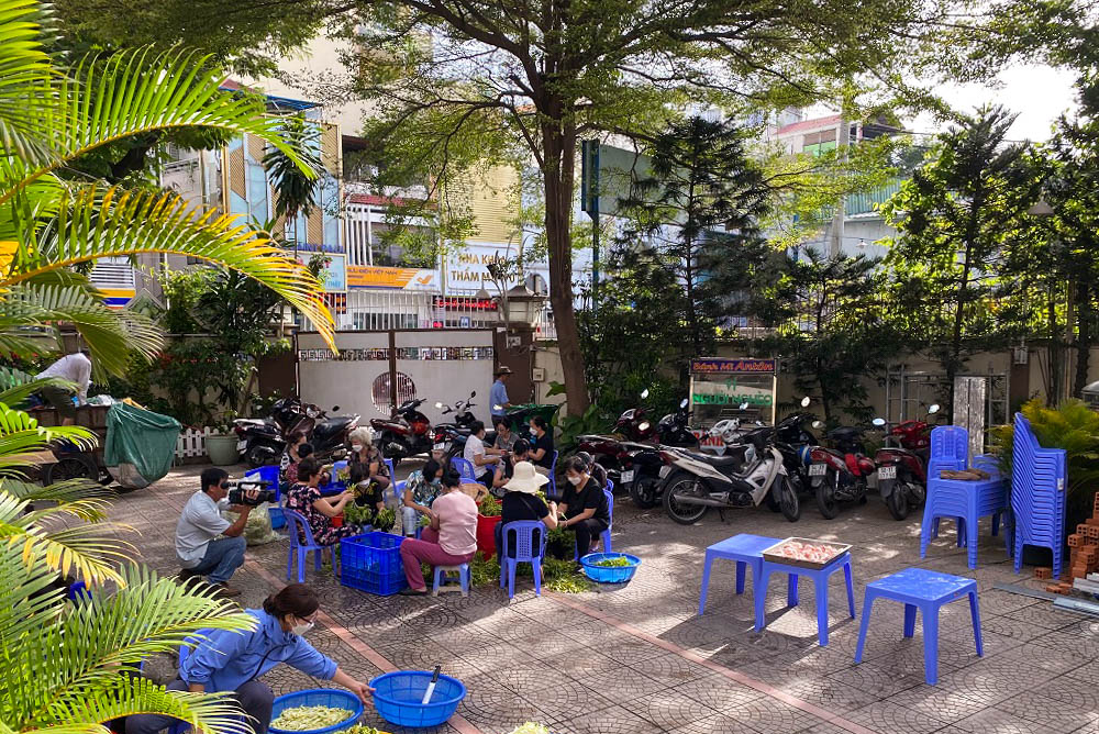 Quán cơm Martinô-2000 phục vụ thực khách từ thứ hai đến thứ sáu hằng tuần.