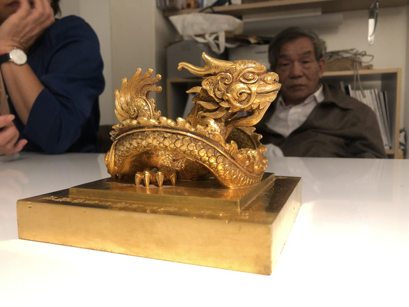 n vàng "Hoàng đế chi bảo" có nhiều nét tương đồng với hai ấn vàng "Sắc mệnh chi bảo" và "Hoàng đế tôn thân chi bảo" hiện đang lưu giữ tại Bảo tàng Lịch sử quốc gia Việt Nam 