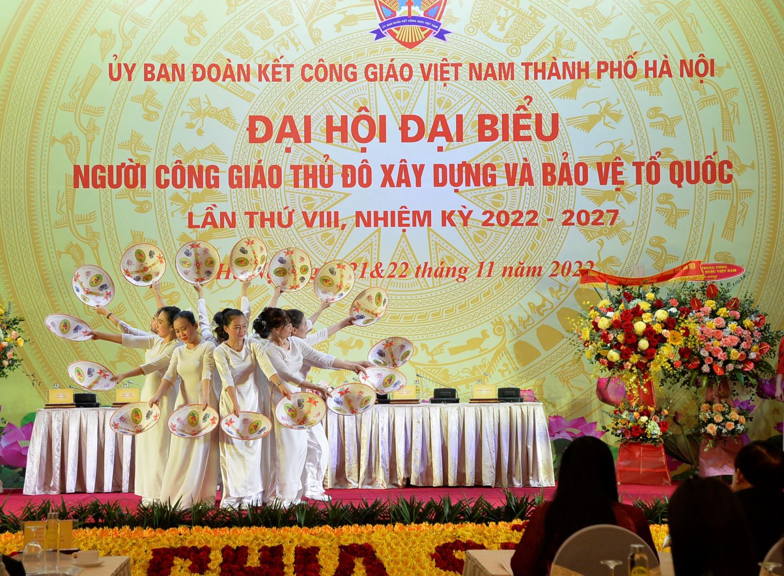 Văn nghệ chào mừng đại hội
