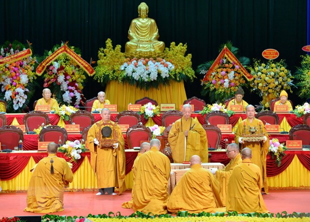 Nghi thức suy tôn Đức Trưởng lão Hòa thượng Thích Trí Quảng lên ngôi vị Pháp chủ Hội đồng Chứng minh Giáo hội Phật giáo Việt Nam.