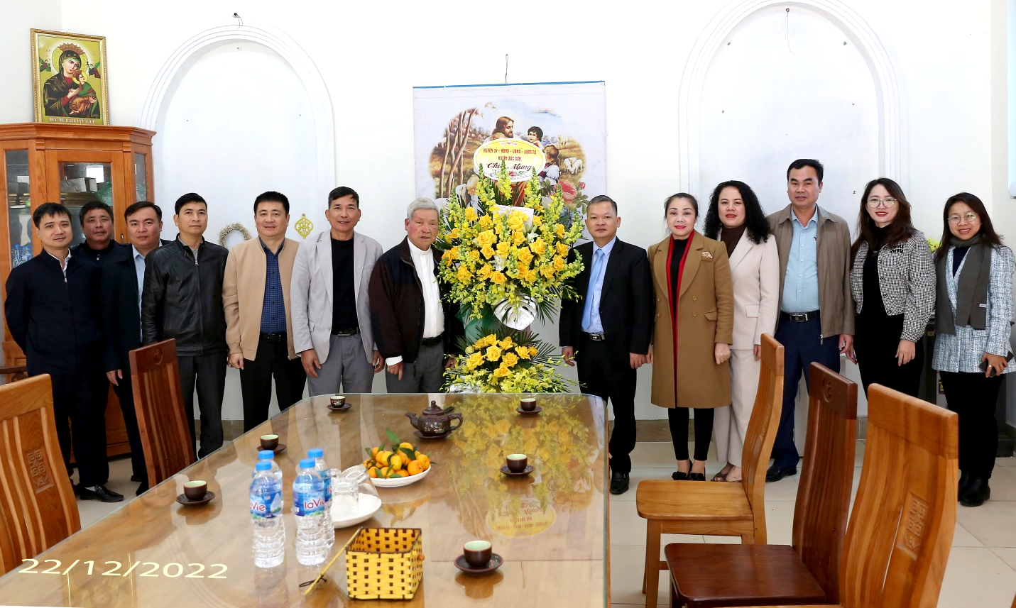 Phó Bí thư thường trực Huyện ủy Sóc Sơn thăm, tặng quà chúc mừng Giáng sinh họ giáo Bến Cốc