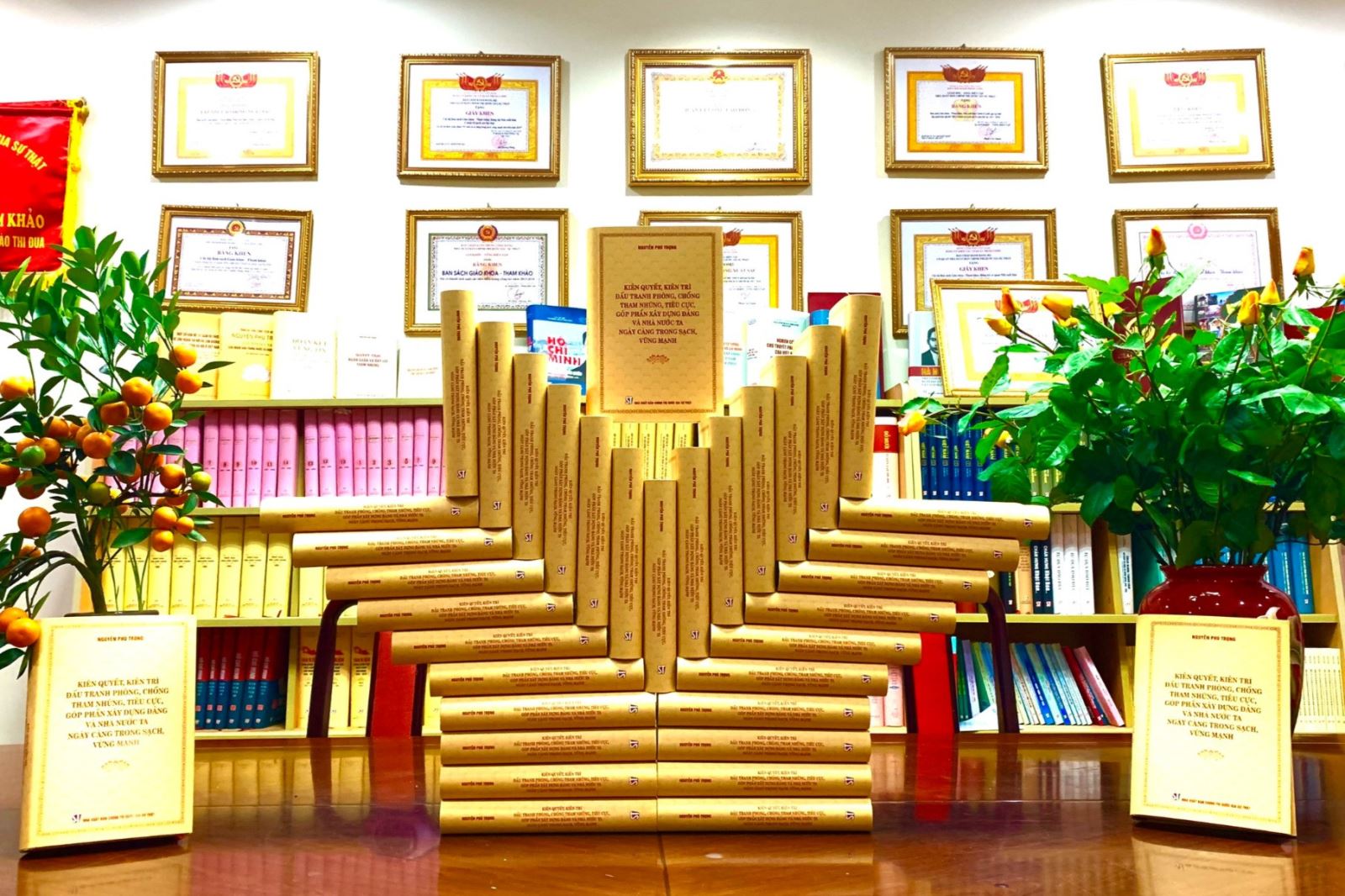 Lễ ra mắt cuốn sách "Kiên quyết, kiên trì đấu tranh phòng, chống tham nhũng, tiêu cực, góp phần xây dựng Đảng và Nhà nước ta ngày càng trong sạch, vững mạnh” của Tổng Bí thư Nguyễn Phú Trọng vào ngày 2/2.