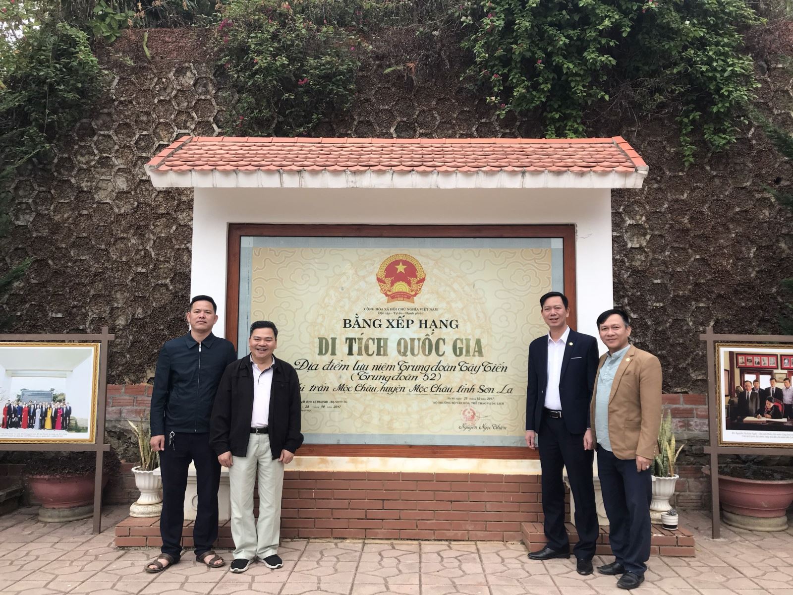 Di tích lịch sử lưu niệm Trung đoàn 52 Tây Tiến được xếp hạng Di tích lịch sử quốc gia. 