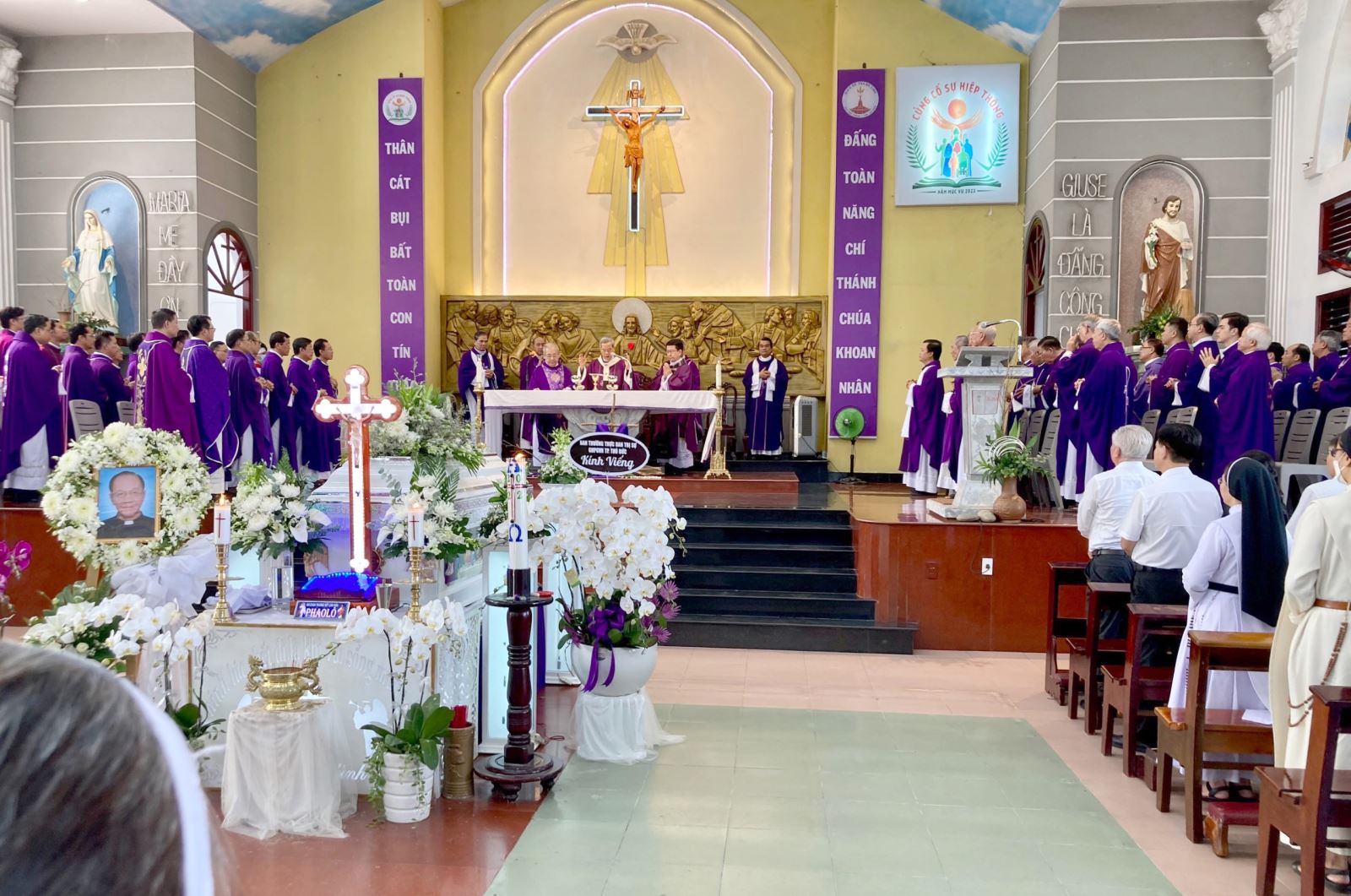 Thánh lễ an táng cha Phaolô