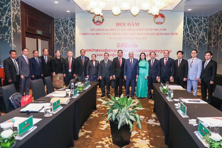Đại biểu chụp ảnh lưu niệm tại Hội đàm.