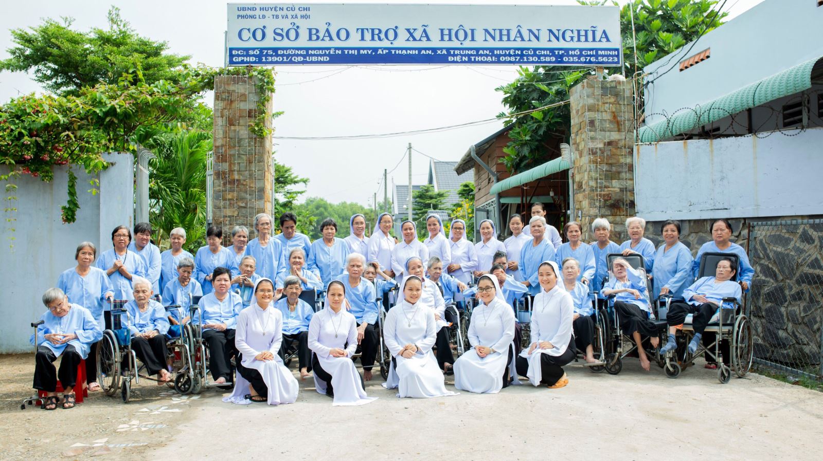  Tất cả là Hồng ân Chúa ban! Chúng con xin tạ ơn Ngài bây giờ và mãi mãi. Alleluia!. 