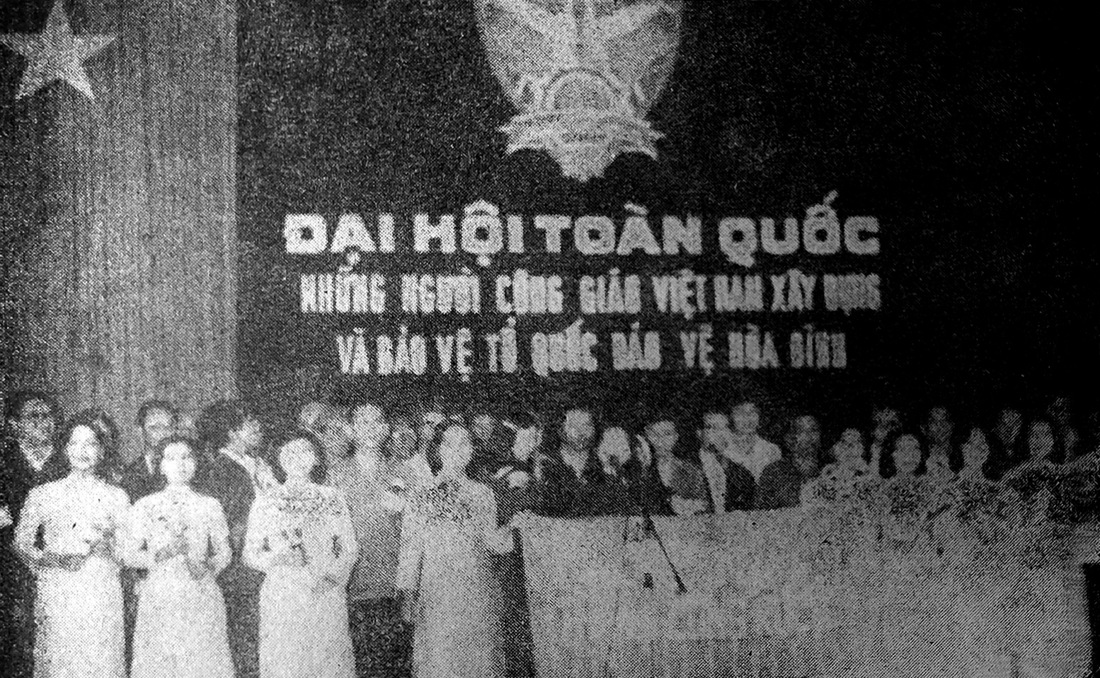 Đoàn đại biểu linh mục, tu sĩ và giáo dân TP. Hồ Chí Minh chúc mừng đại hội. 