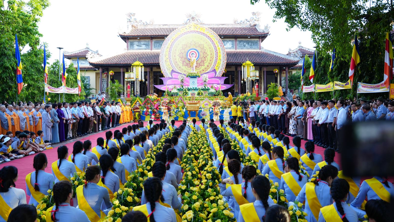 Quang cảnh Đại lễ Phật đản Phật lịch 2567 tại chùa Từ Đàm