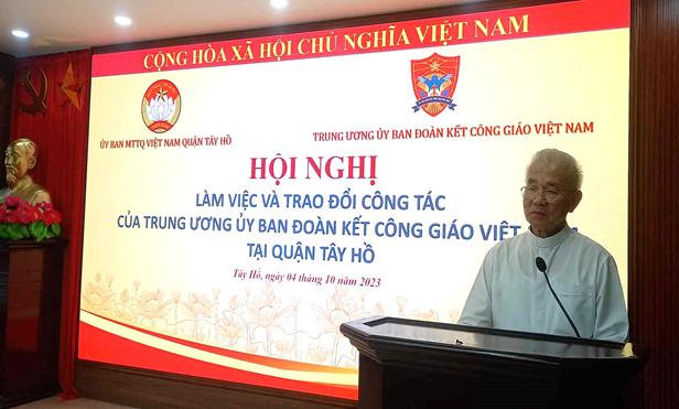 Linh mục Giuse Trần Xuân Mạnh - Chủ tịch Trung ương Ủy ban ĐKCG Việt Nam phát biểu tại hội nghị