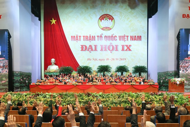  Đại biểu tiến hành biểu quyết tại Đại hội đại biểu toàn quốc MTTQ Việt Nam lần thứ IX, nhiệm kỳ 2019-2024