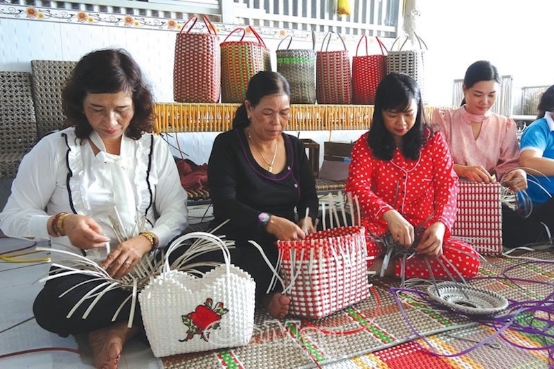 HTX Quang Minh với thế mạnh về hàng thủ công mỹ nghệ là HTX tiêu biểu của người Công giáo ở Tiền Giang.