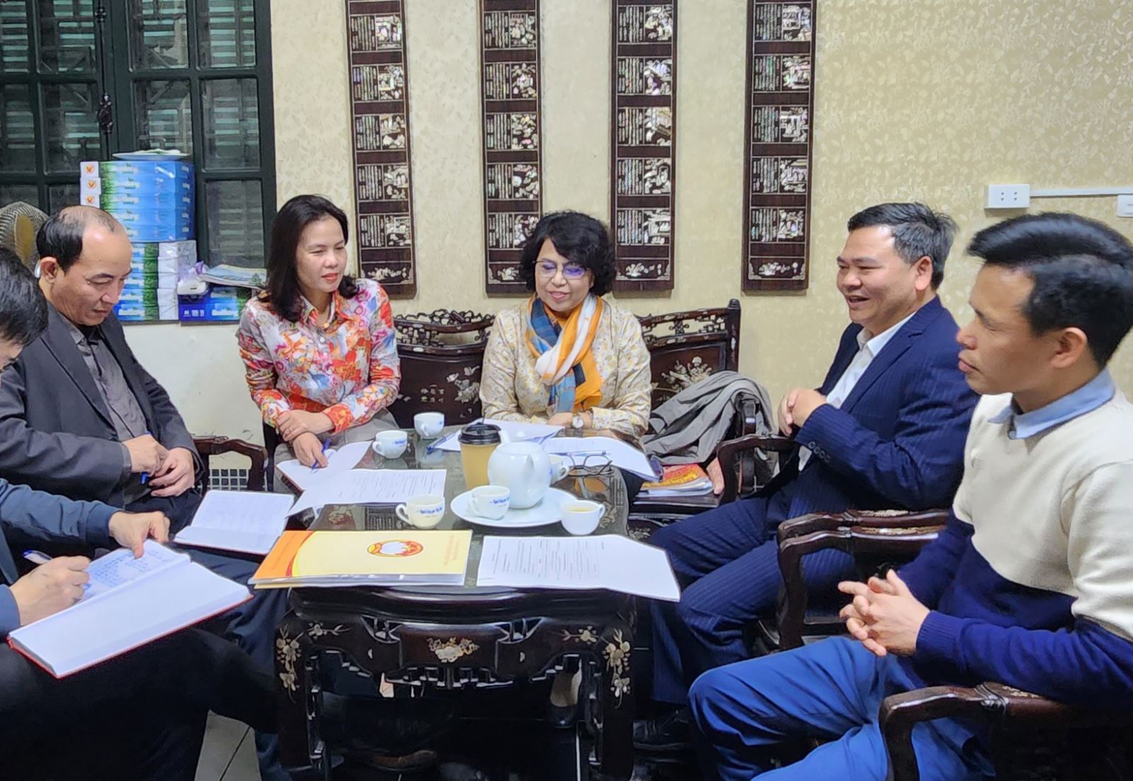 Quang cảnh buổi làm việc