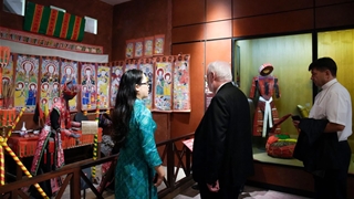 Bộ trưởng Ngoại giao Tòa Thánh Vatican thăm Trung tâm quốc tế - Bệnh viện Nhi Trung ương tại Hà Nội