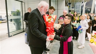 Đức Tổng Giám mục Paul Richard Gallagher và phái đoàn Ngoại giao Tòa Thánh đến Tổng Giáo phận Huế