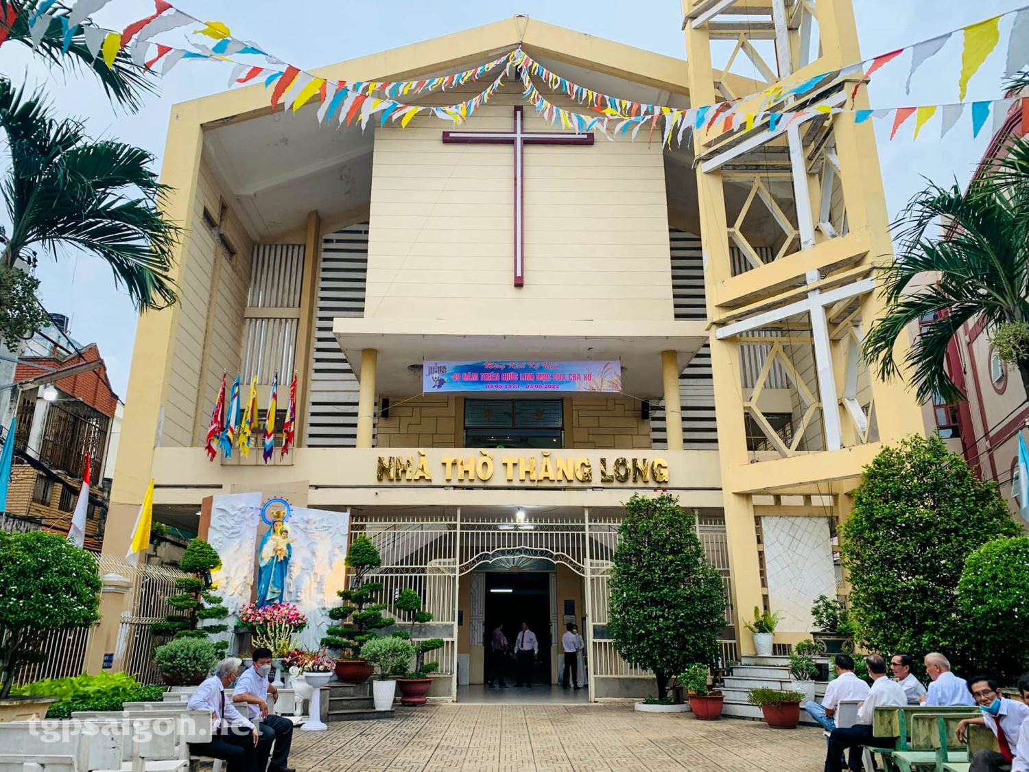 Nhà thờ giáo xứ Thăng Long.