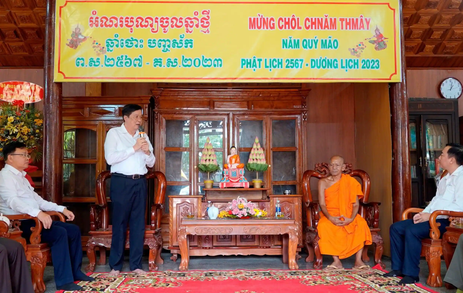 Đồng chí Phạm Văn Hiểu thăm hỏi, chúc mừng Hòa thượng Đào Như, Phó Chủ tịch Hội đồng Trị sự Giáo hội Phật giáo Việt Nam, Trưởng ban Trị sự Giáo hội Phật giáo Việt Nam TP Cần Thơ, nhân Tết Chôl Chnăm Thmây 2023. 