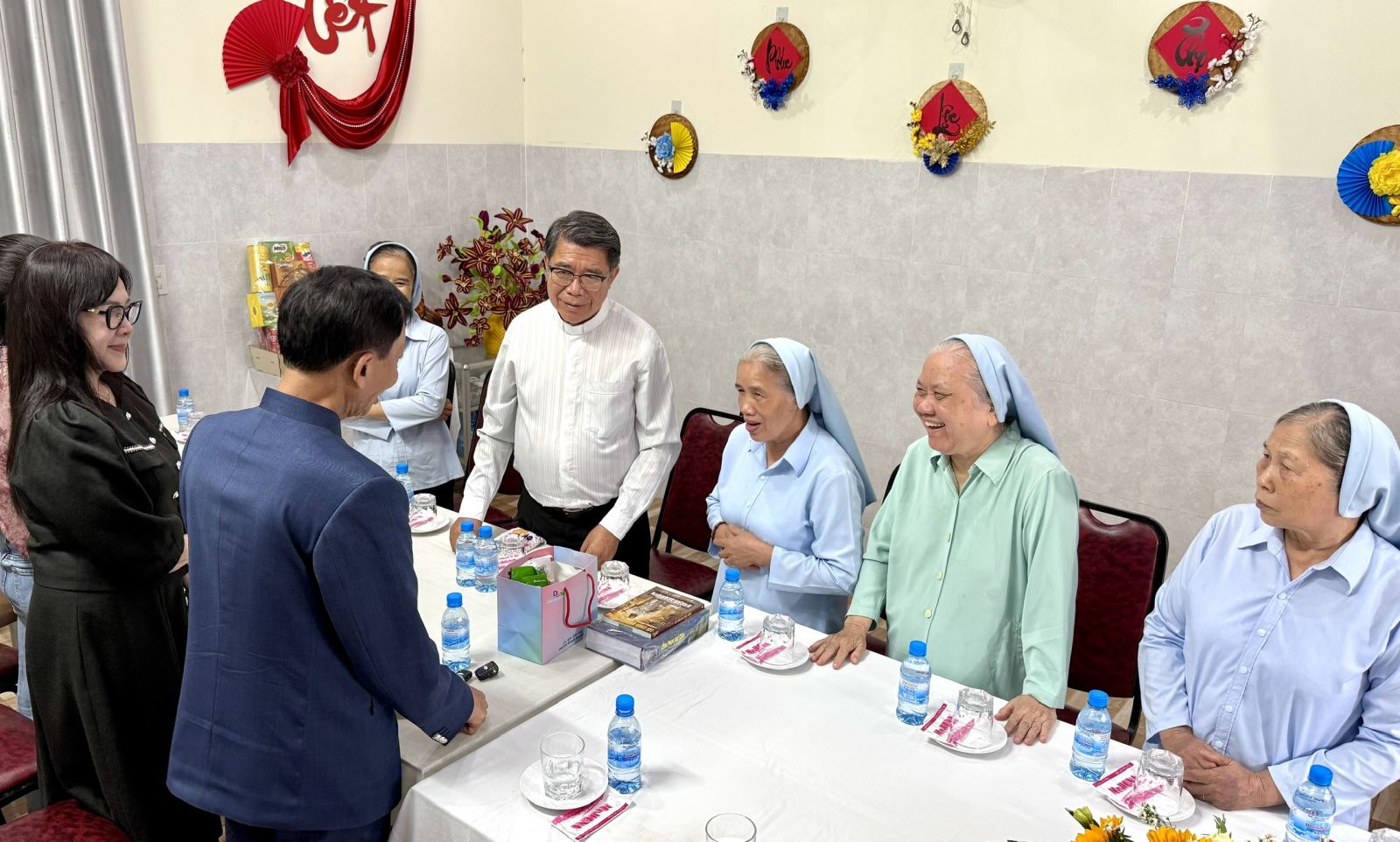 Linh mục Đa Minh Ngô Công Sứ, Hạt trưởng Hạt Gia Kiệm, giáo phận Xuân Lộc phát biểu tại Cộng đoàn Thăm viếng Thanh Sơn 