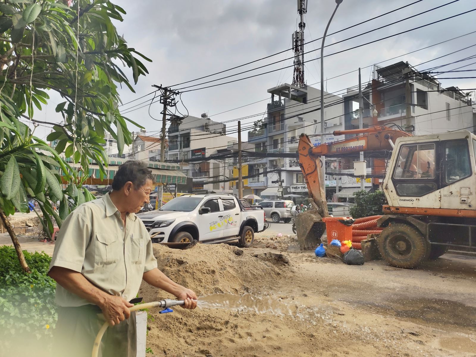  Ông Liêm tại nơi đang làm việc