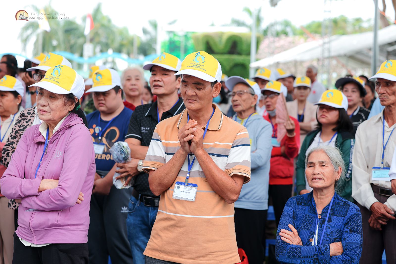 Tham dự thánh lễ tại quảng trường trung tâm hành hương Đức Mẹ Tàpao