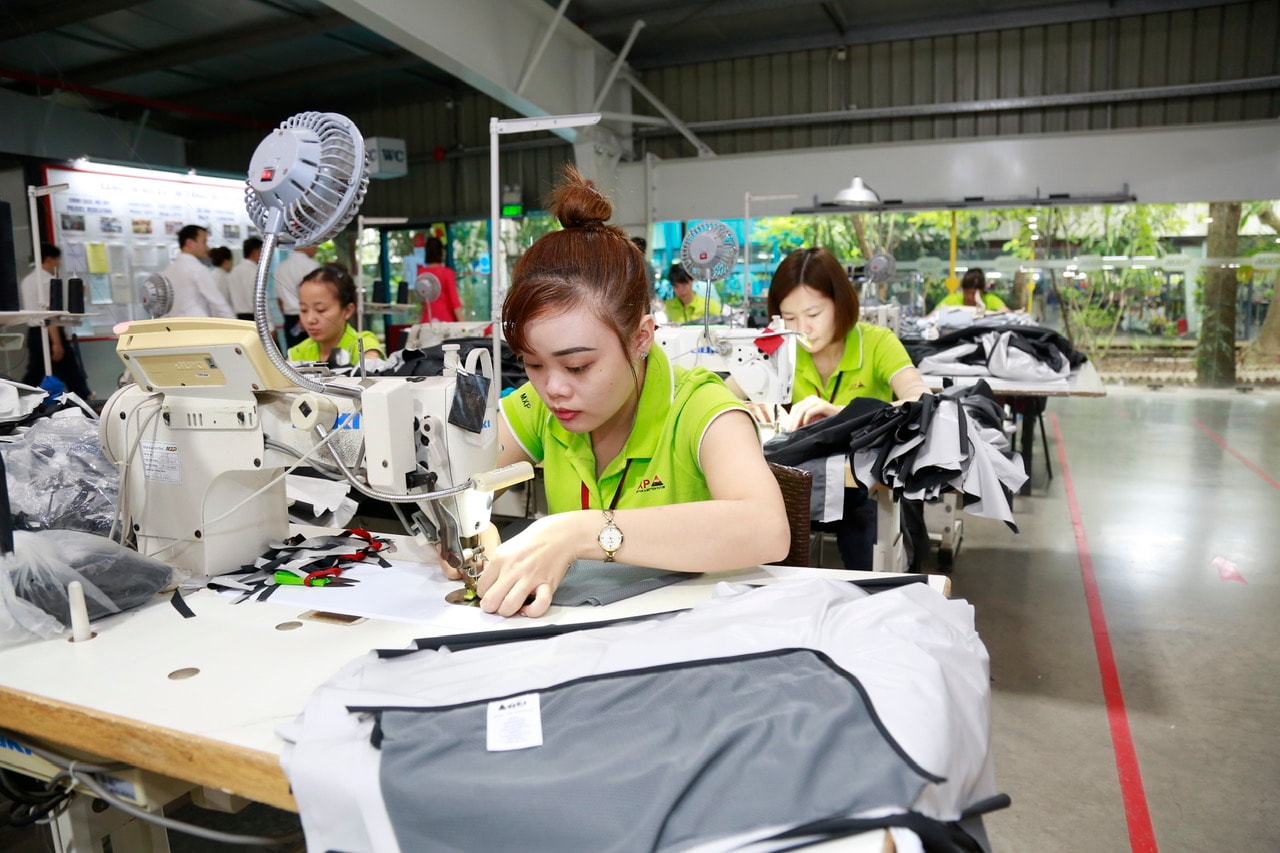 Dự kiến đầu tháng 3/2025, các bên liên quan sẽ đề xuất mức tăng lương tối thiểu vùng năm 2025. Ảnh: L.H