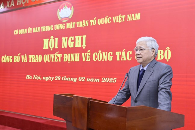 Chủ tịch Ủy ban Trung ương MTTQ Việt Nam Đỗ Văn Chiến phát biểu tại Hội nghị 