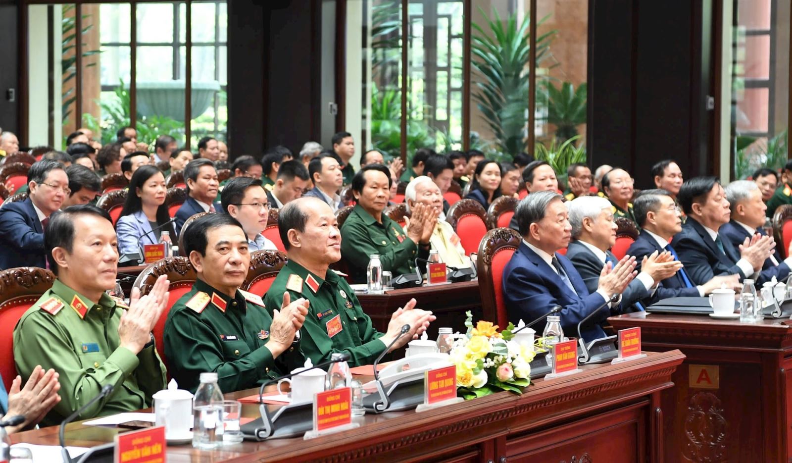 Lãnh đạo Đảng, Nhà nước, Mặt trận Tổ quốc Việt Nam dự buổi gặp mặt. Ảnh: Phú Sơn.