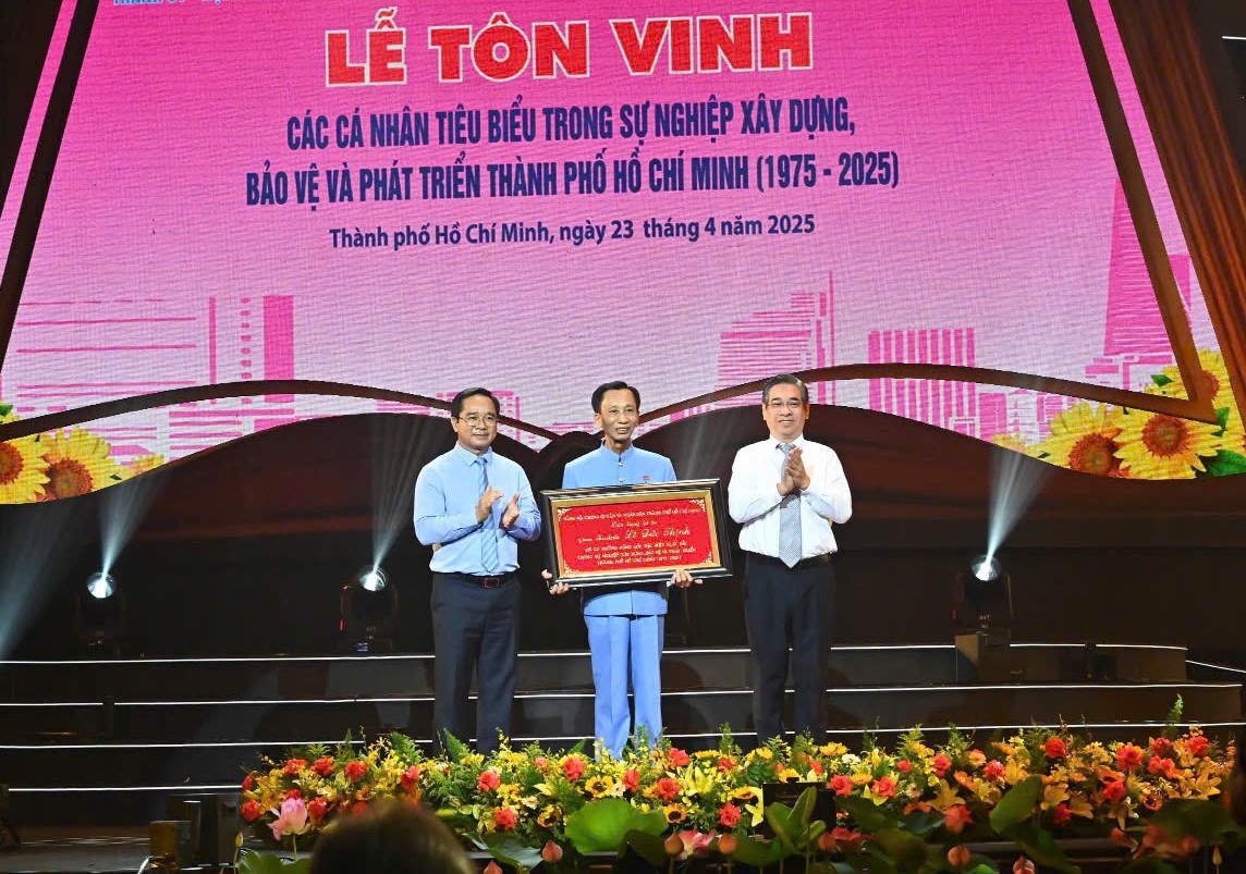 Hiệp sĩ Đại Thánh Giá Gioan Baotixita Lê Đức Thịnh tại Lễ tôn vinh