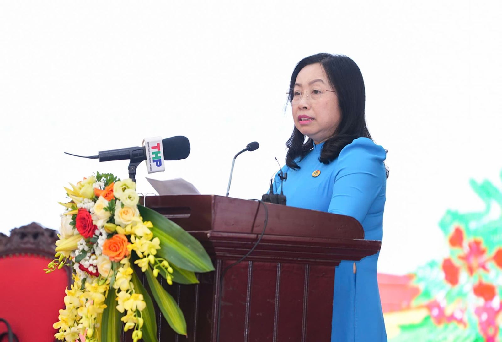 Phó Chủ tịch Thường trực Tổng Liên đoàn Lao động Việt Nam Thái Thu Xương thông qua chương trình, nội dung hội nghị. Ảnh: Phương Thanh.