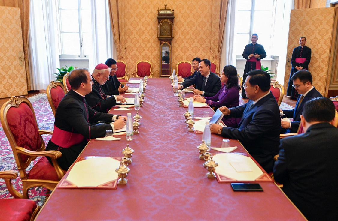 Phó chủ tịch nước Võ Thị Ánh Xuân gặp Bộ trưởng Ngoại giao Tòa thánh Vatican - Ảnh: Bộ Ngoại giao cung cấp