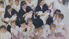 Chạm để yêu thương