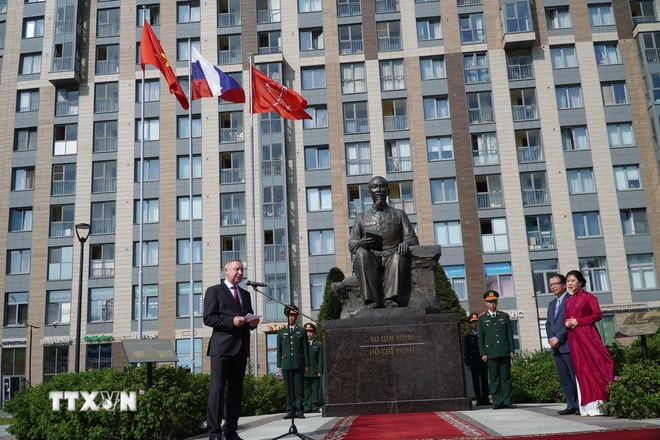 Thống đốc St. Petersburg A.Beglov phát biểu tại buổi lễ. (Ảnh: Tâm Hằng/TTXVN).