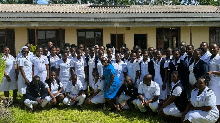 Các nữ tu Đa Minh tại Zimbabwe điều hành Bệnh viện Thánh Têrêsa ở Chirimanzu 