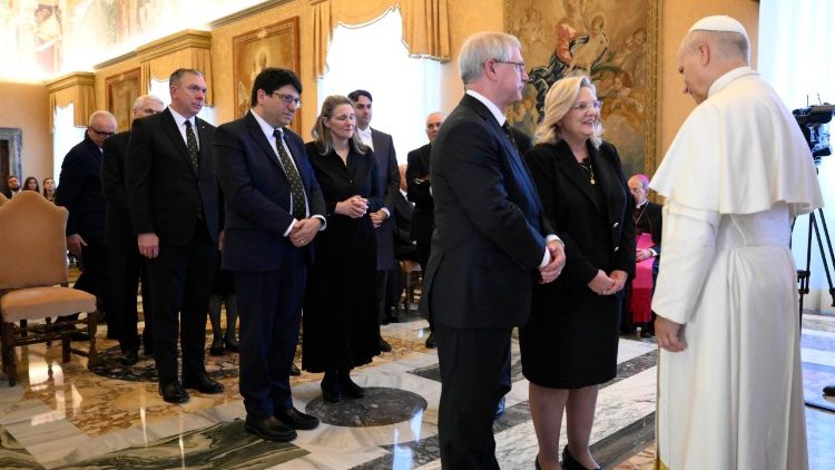 Đức Thánh Cha Lêô XIV tiếp ban lãnh đạo Hội Hiệp sĩ Columbus (@VATICAN MEDIA)
